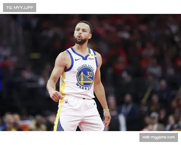 特写：库里训练结束后加练500记三分